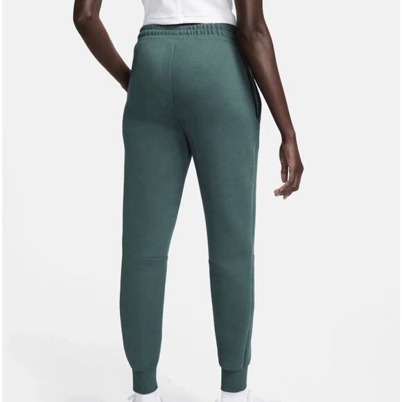 Nike Tech Women's Size Medium Sportswear Fleece Jogger Green FB8330-328 NWT - Picture 2 of 7